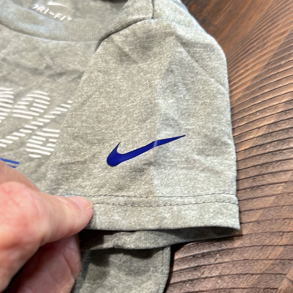 Nike - Picture 4 of 5